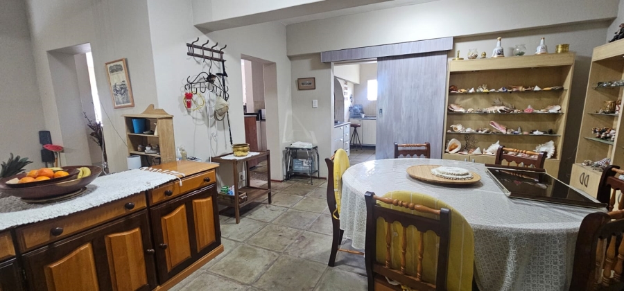 7 Bedroom Property for Sale in Middedorp Western Cape